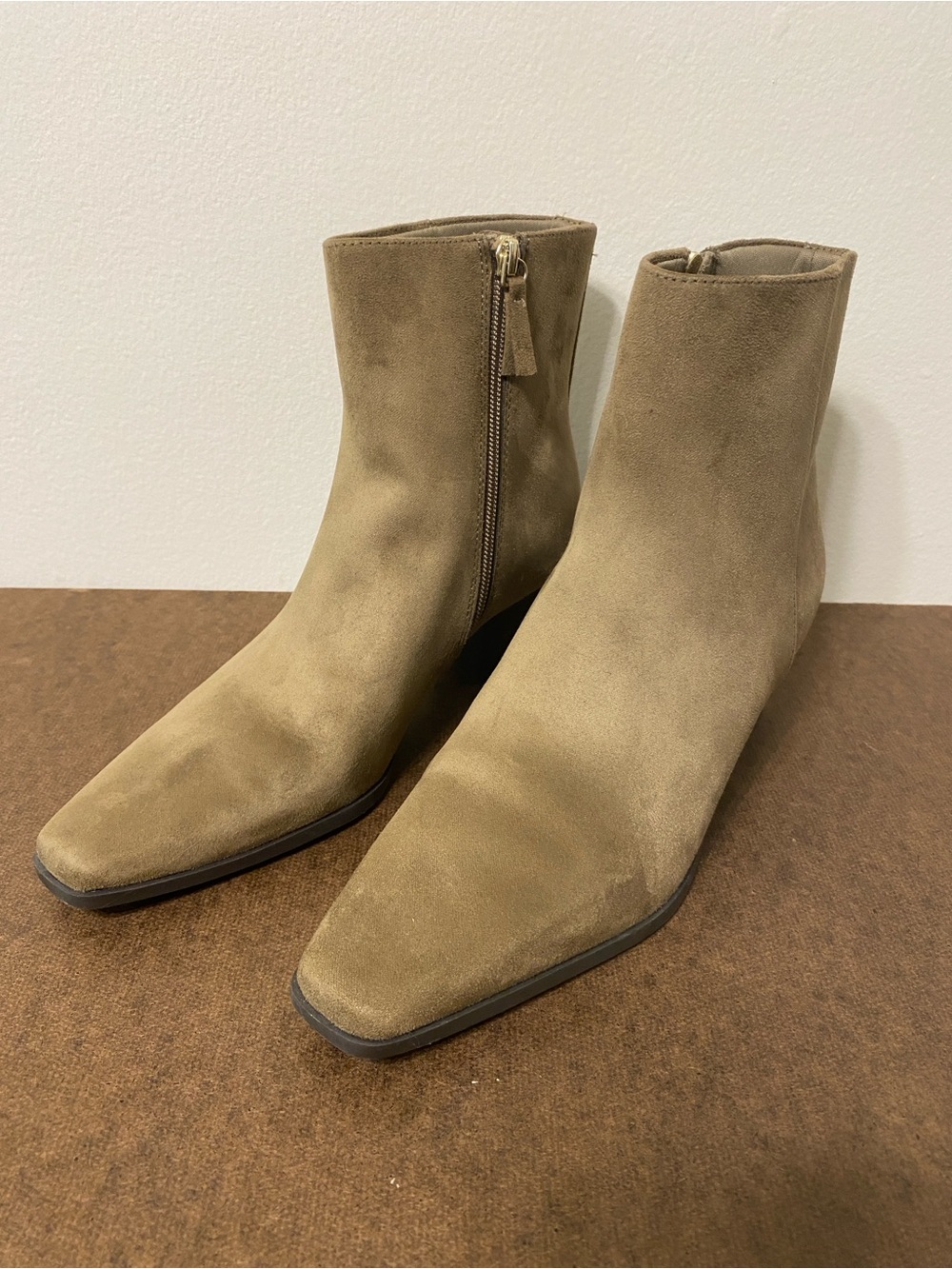 Old Navy Women's Suede Ankle Boots - Taupe/Tan